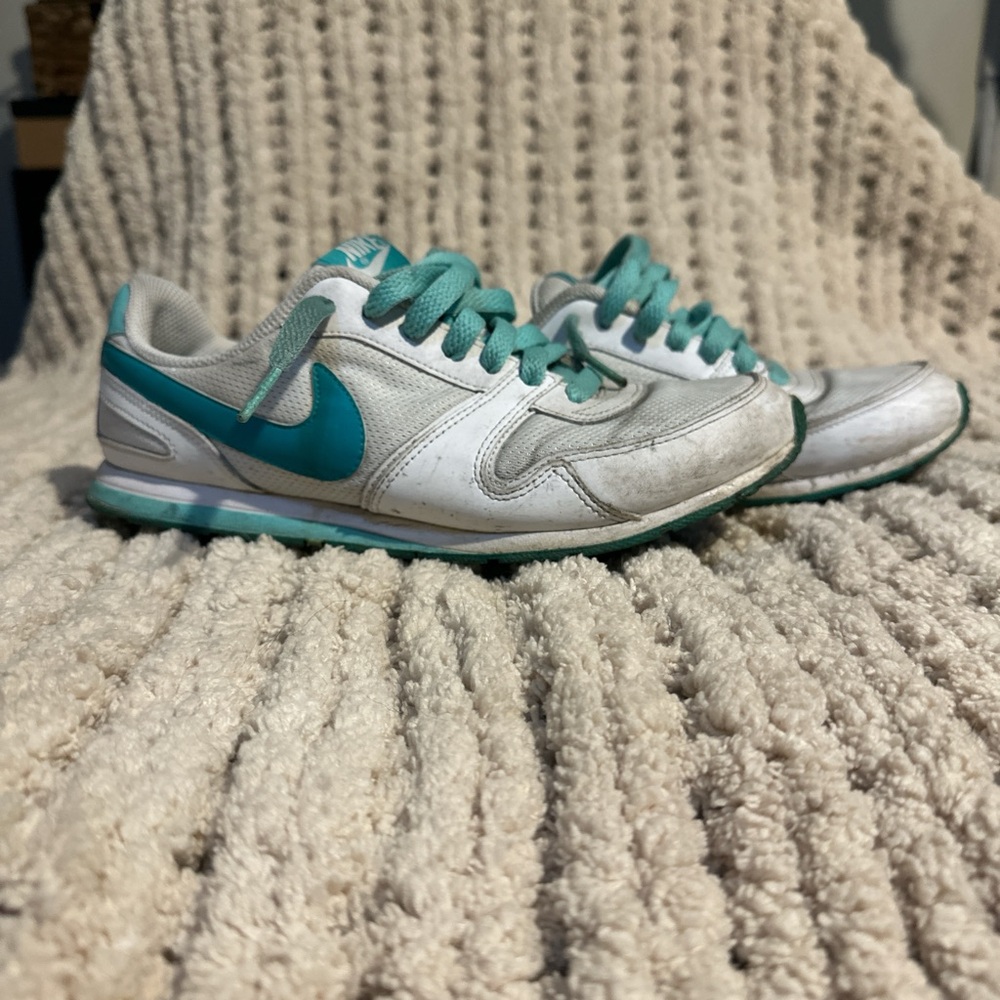Nike Eclipse Low Top Sneakers